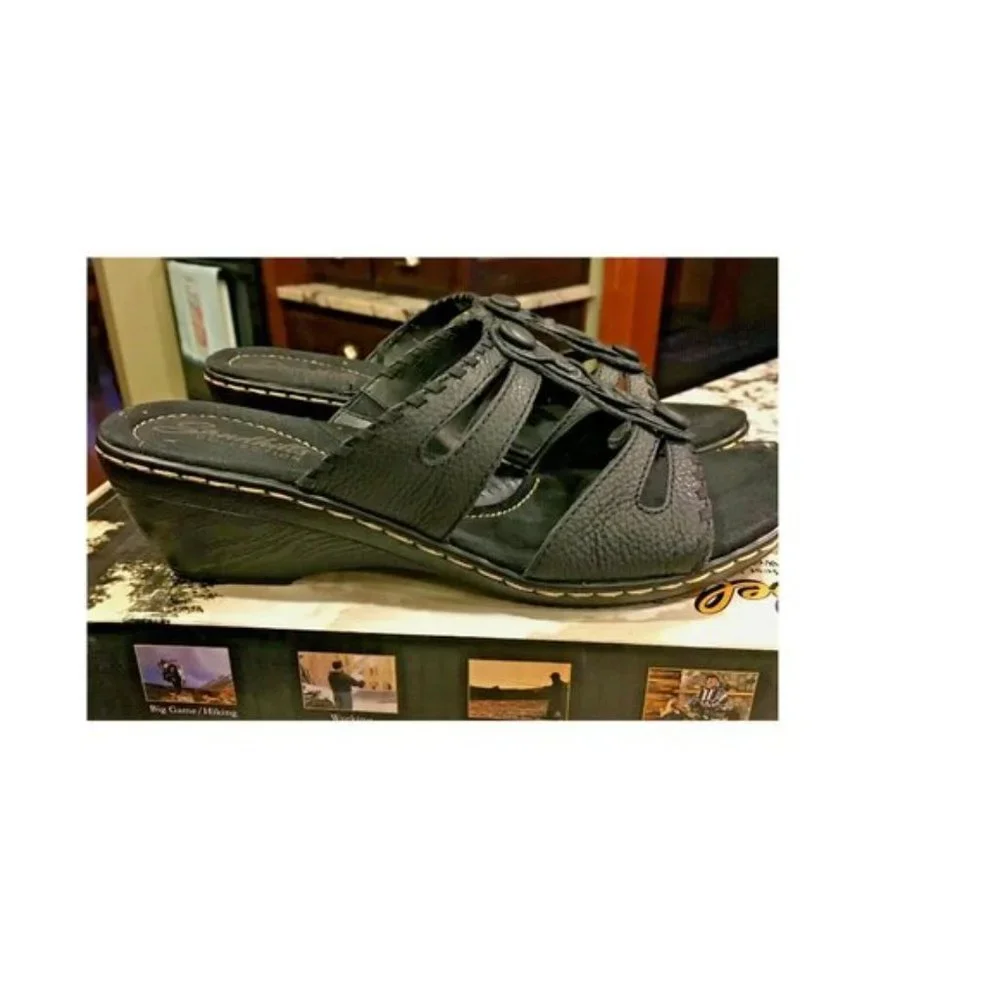 Cabela's Women's Wood Grain Wedge Slide Black 9 M NEW IN BOX